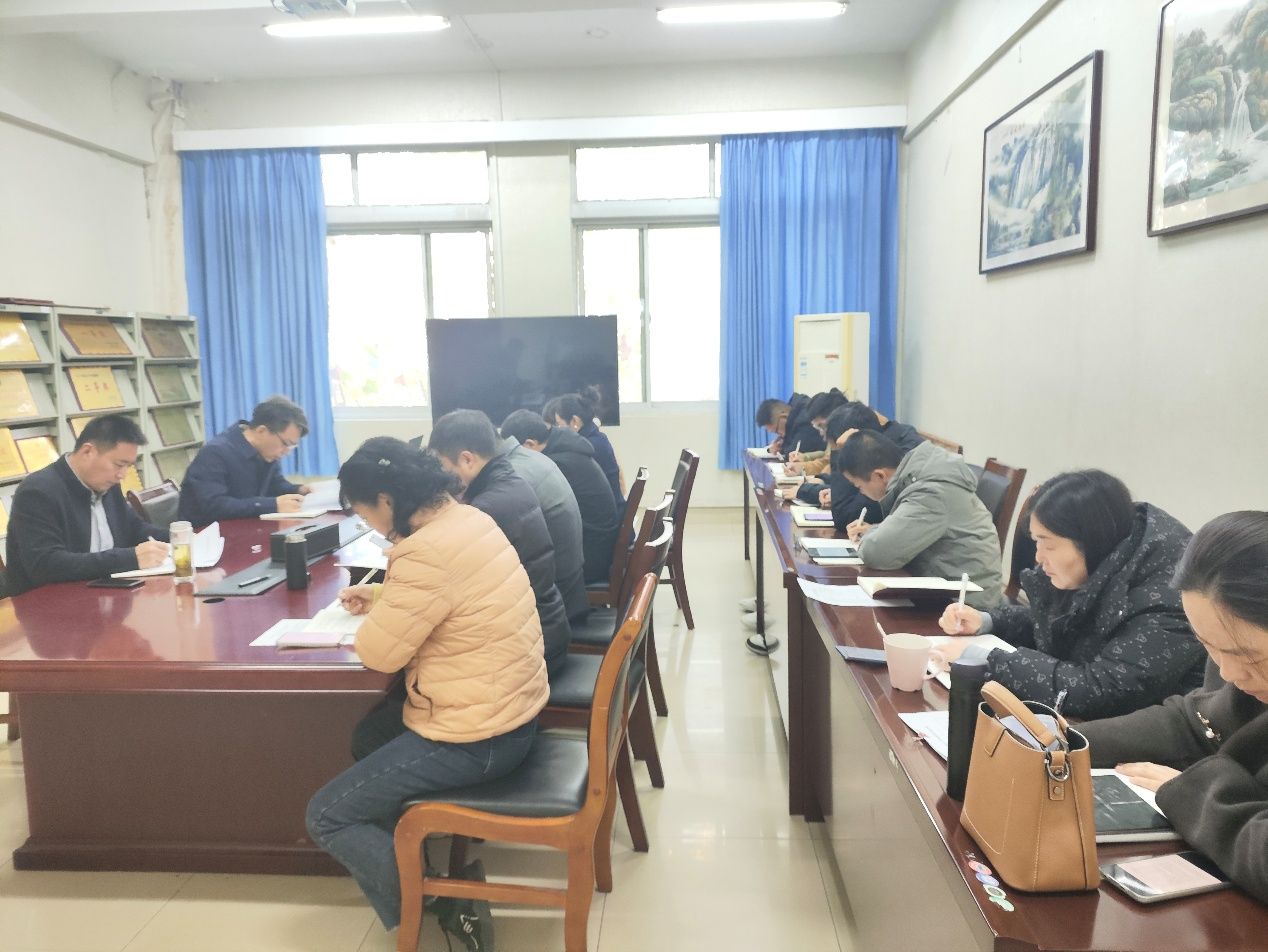 会议室里的人们 AI 生成的内容可能不正确。